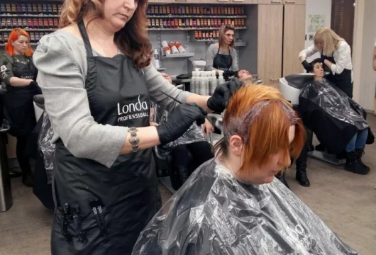 салон-парикмахерская самая самая на улице грина фото 7 - nailrus.ru